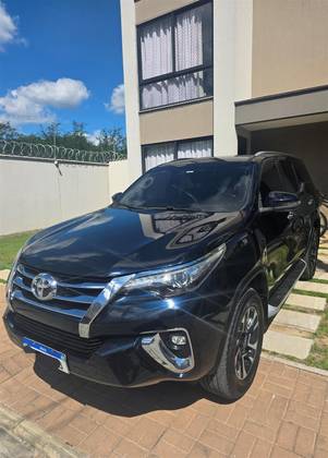 TOYOTA HILUX SW4 2.8 SRX 4X4 7 LUGARES 16V TURBO INTERCOOLER DIESEL 4P AUTOMÁTICO